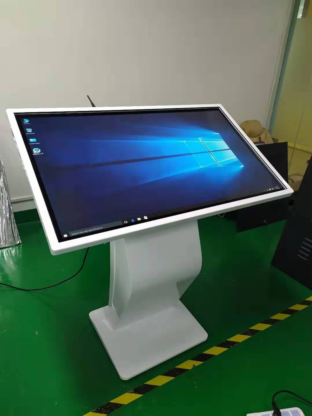 50 Inch floor standing digital lcd signage touch screen kiosk totem display infrared touch screen price