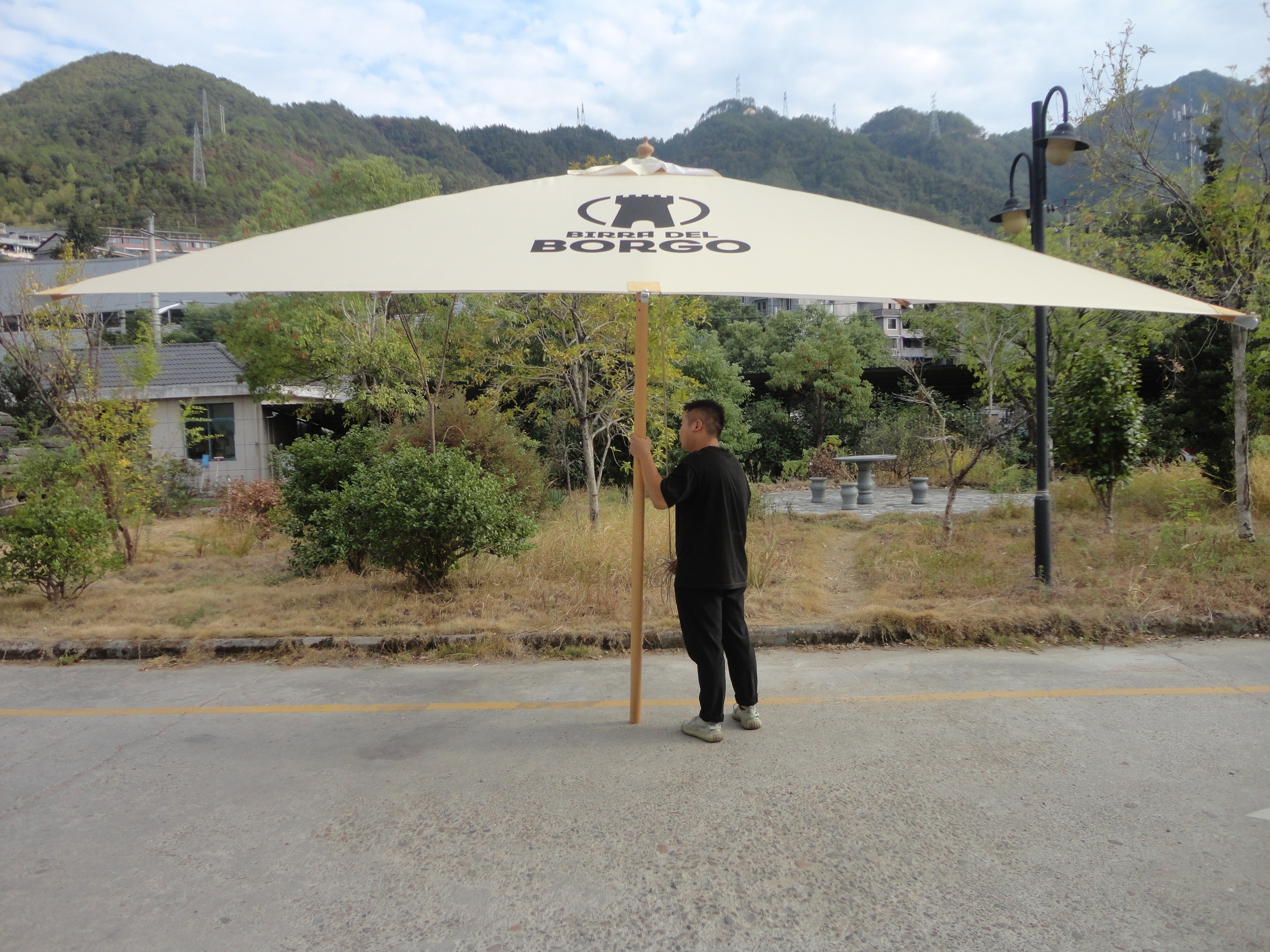 Sustainable 3.5x3.5m Wooden Parasol Umbrella for Outdoor Patio Customized Printing for Hotels Restaurant Cafe