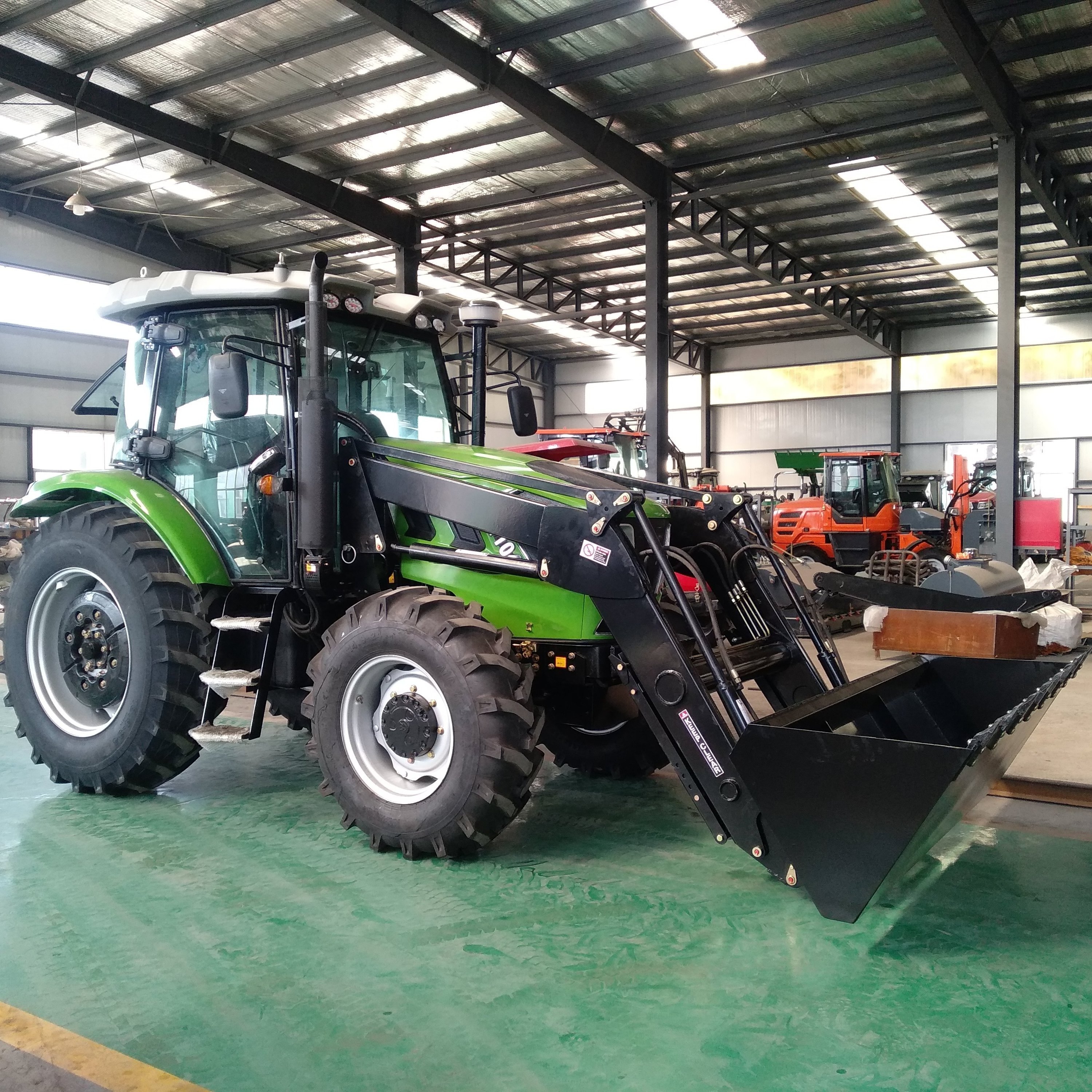 Huaxia 2022100hp 110hp 120hp agricultural tractor with front loader/ pallet fork/ bale fork