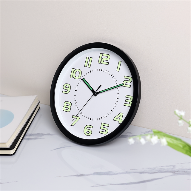 Modern Design Watch Wall Clock  With Second Hand Round Quartz Wall Clock