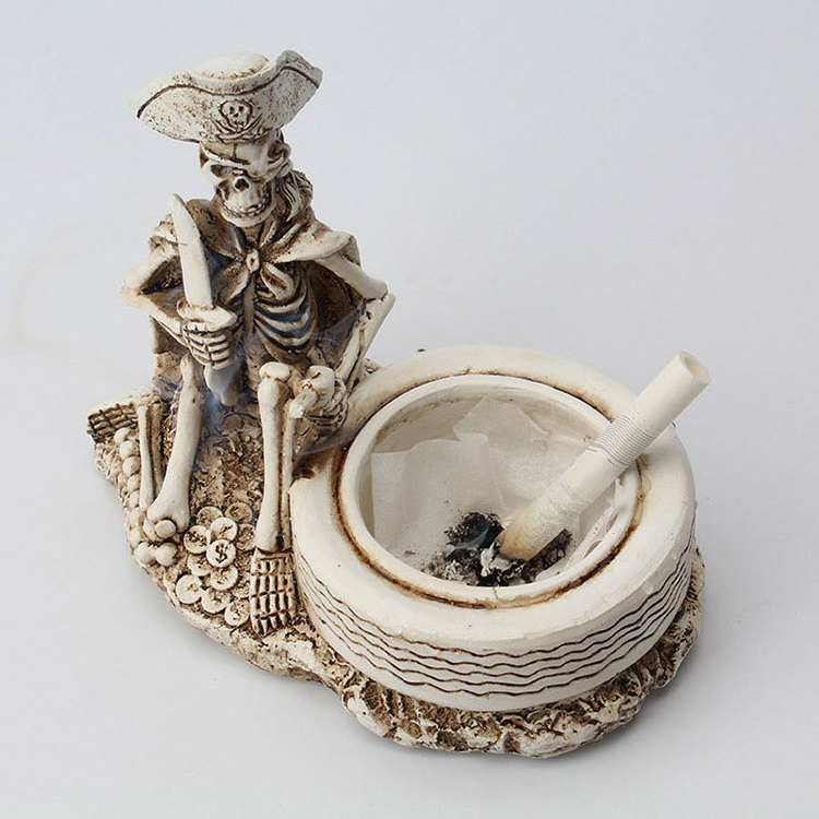 Hot Sales Smoking Cigar Resin White Viking Ash tray Halloween Decorations Tobacco Cool Man Skeleton Pirate Ashtray