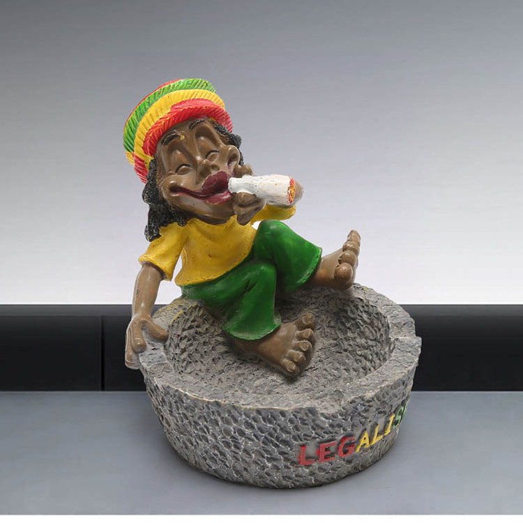 Wholesale Resin Ashtray Cool Color Designer Ash tray Fancy Smoking Tobacco Resin Rasta Jamaican Ashtray