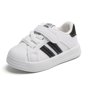 Baby's white walking shoes