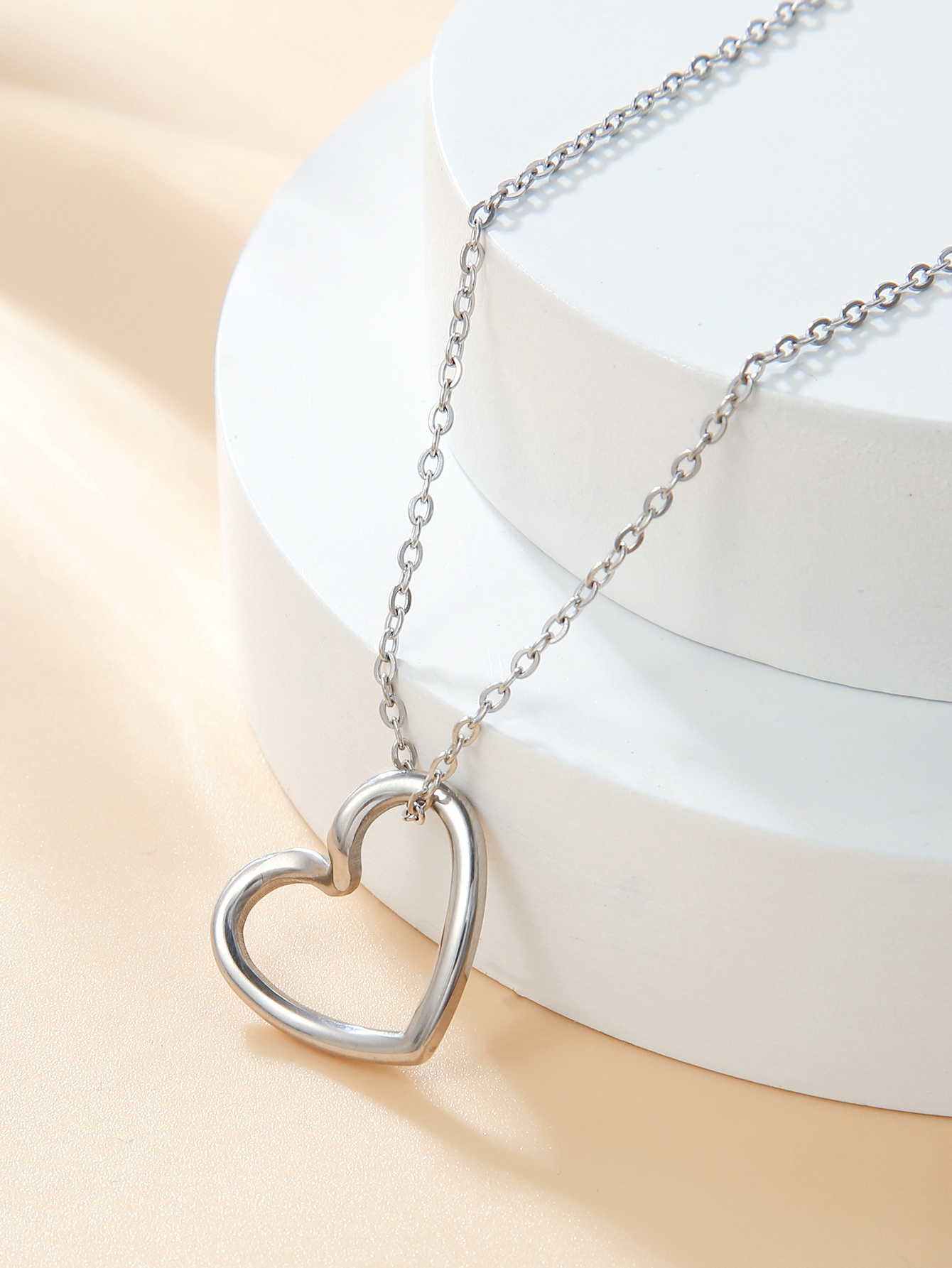 New Design Women's Stainless Steel Heart Pendant Necklace 316L Religious Engagement Jewelry with 18K Plating for Gifts