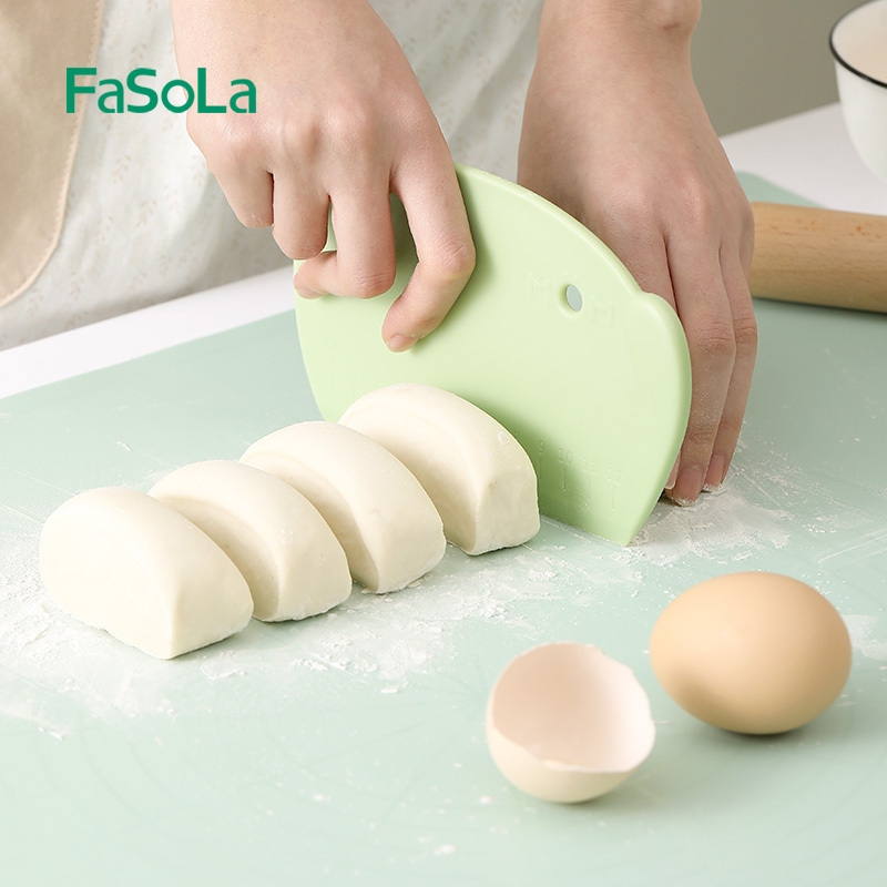 FaSoLa Plastic Dough Cutter Bread Dough Bench Bowl Scraper Multipurpose Food Scrappers for Bread Dough Cake Fondant Icing