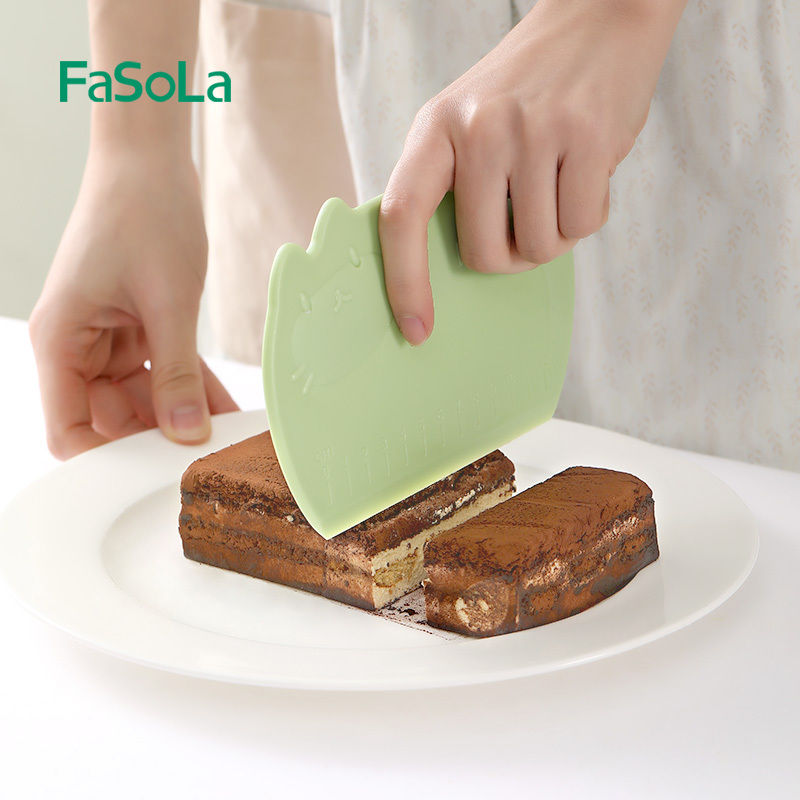 FaSoLa Plastic Dough Cutter Bread Dough Bench Bowl Scraper Multipurpose Food Scrappers for Bread Dough Cake Fondant Icing