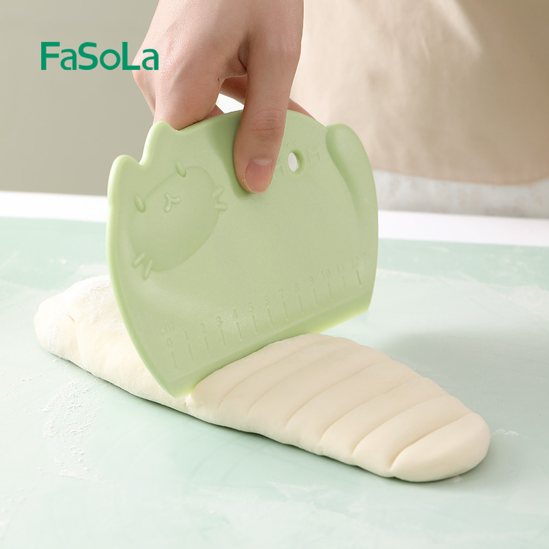 FaSoLa Plastic Dough Cutter Bread Dough Bench Bowl Scraper Multipurpose Food Scrappers for Bread Dough Cake Fondant Icing