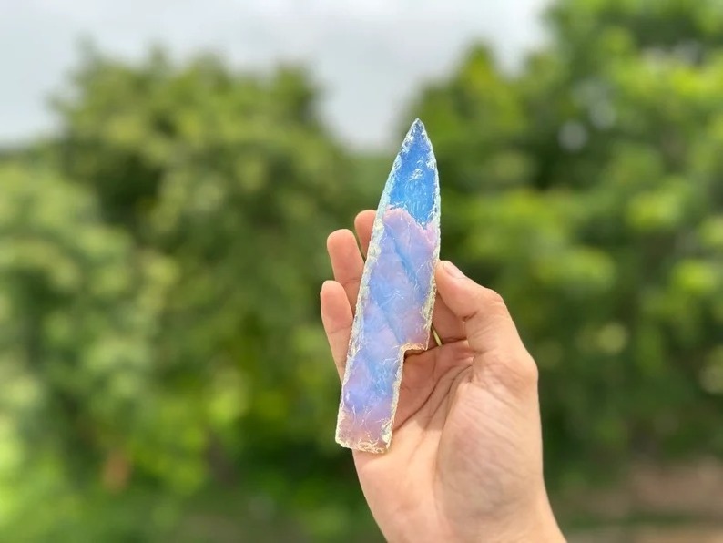 Handcrafts Opalite Knife Flint Kanpping Flaked Notched Fantasy Blade Knife Hand Carved Daggers Wicca Gift Remove Negativity