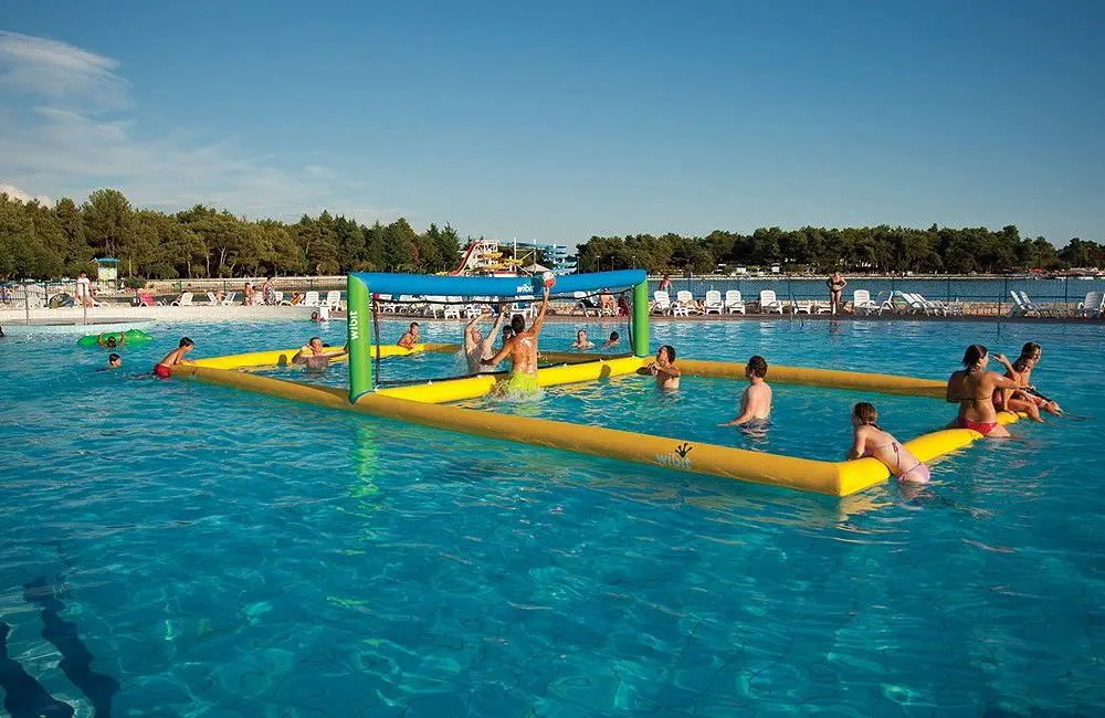 Favorite customized inflatable beach game floating water volleyball court For water sports