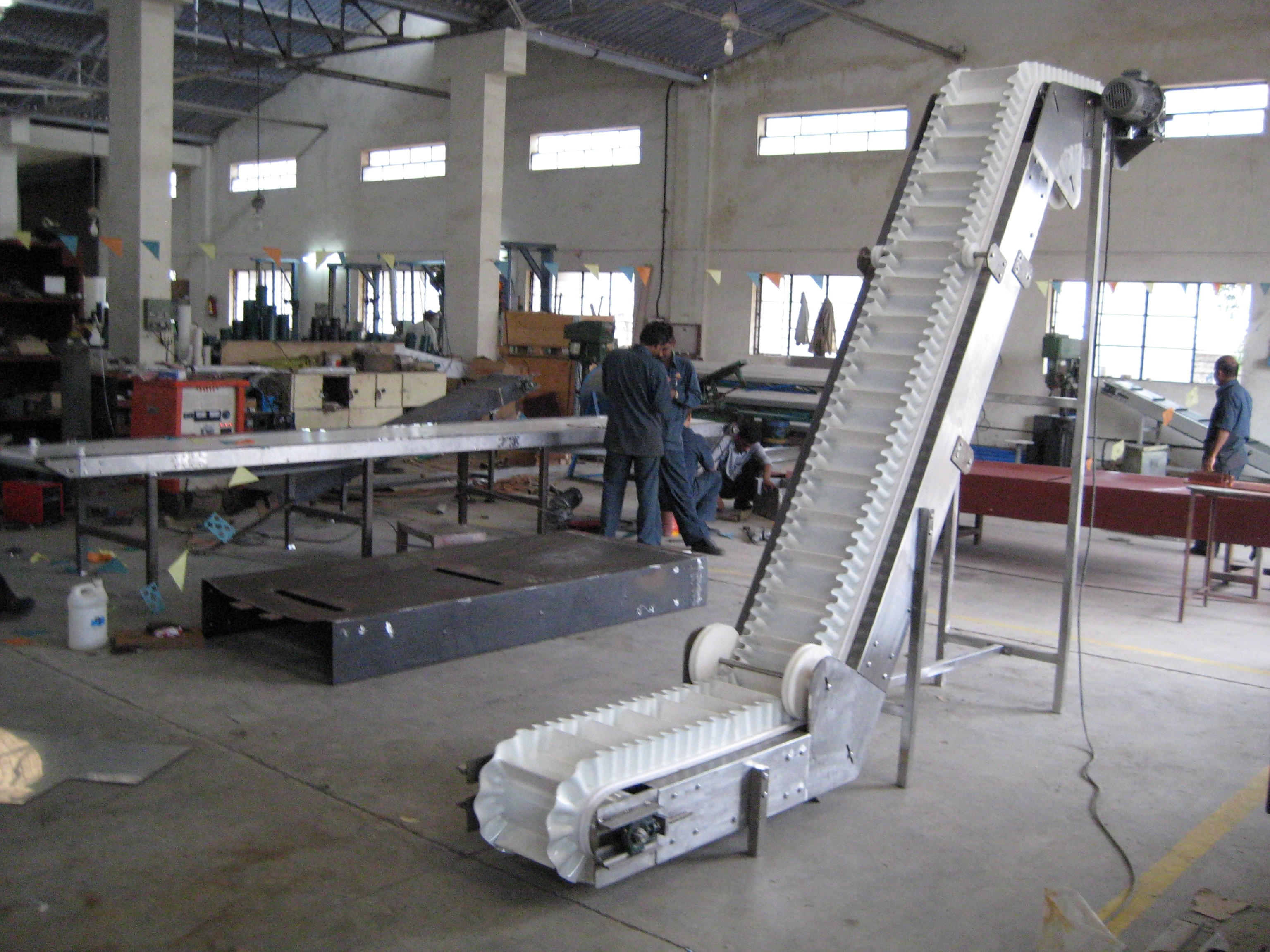 FBD bucket elevator conveyor inclined sidewall conveyor belt