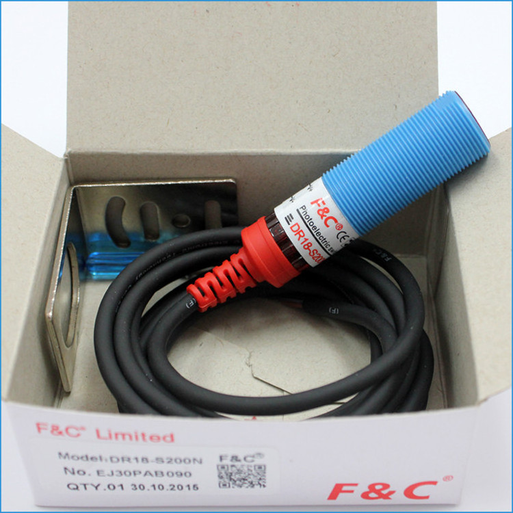 M18 100mm reflective 4-wire NPN PNP photoelectric sensor switch, photoelectric diffuse sensor