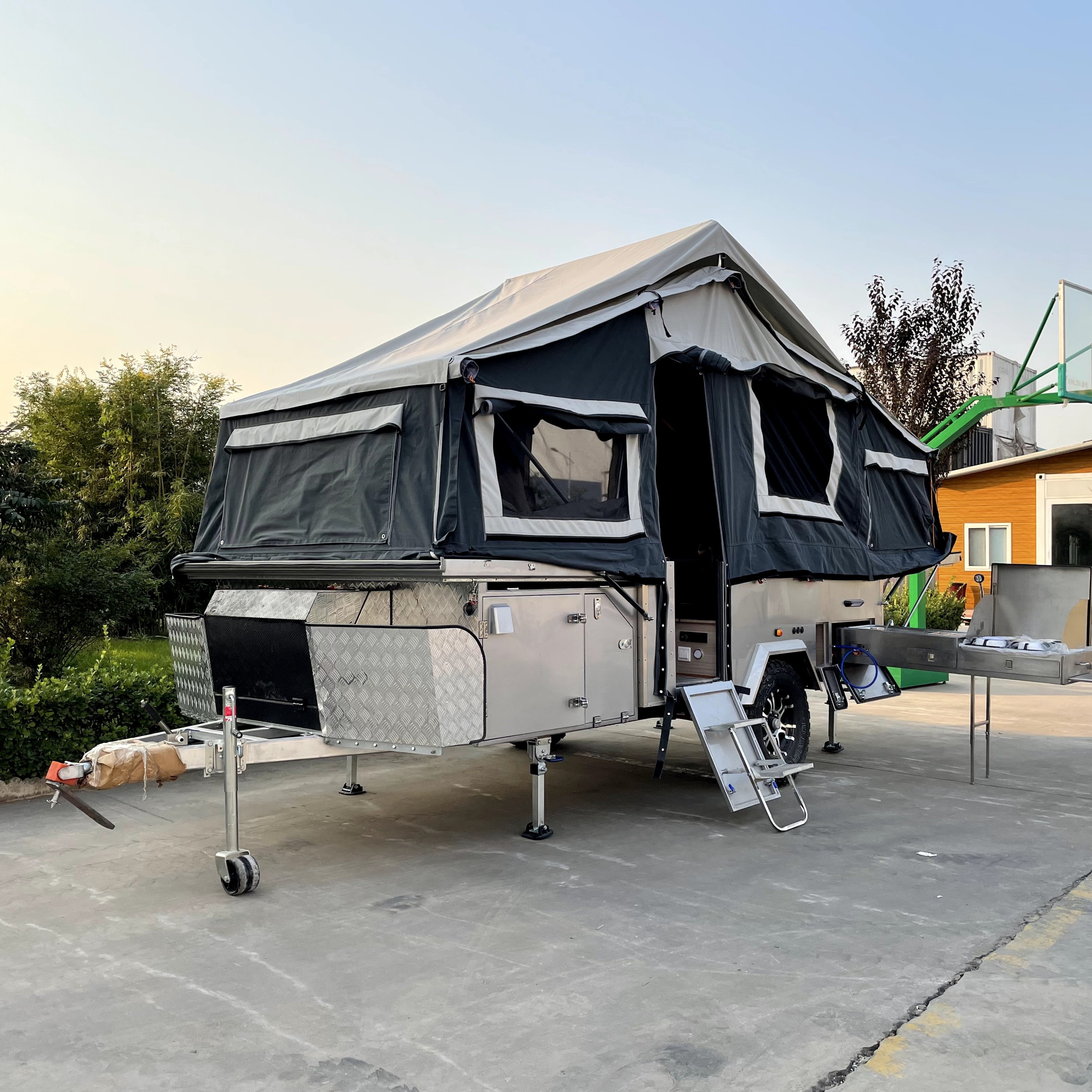 Large space for sleep 6 people expandable tiny house camping trailer carvaran wohnmobil with kitchen bathroom entertainment