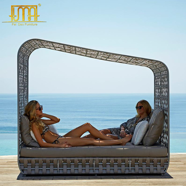 Outdoor Sun Lounger Wicker Rattan Daybed Patio Furniture Beach Rattan Sun DayBed With Canopy