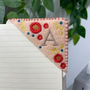 Y10002 Christmas Gift Hand Embroidery Book Corner Personalized Embroidered Flower Alphabet Bookmark