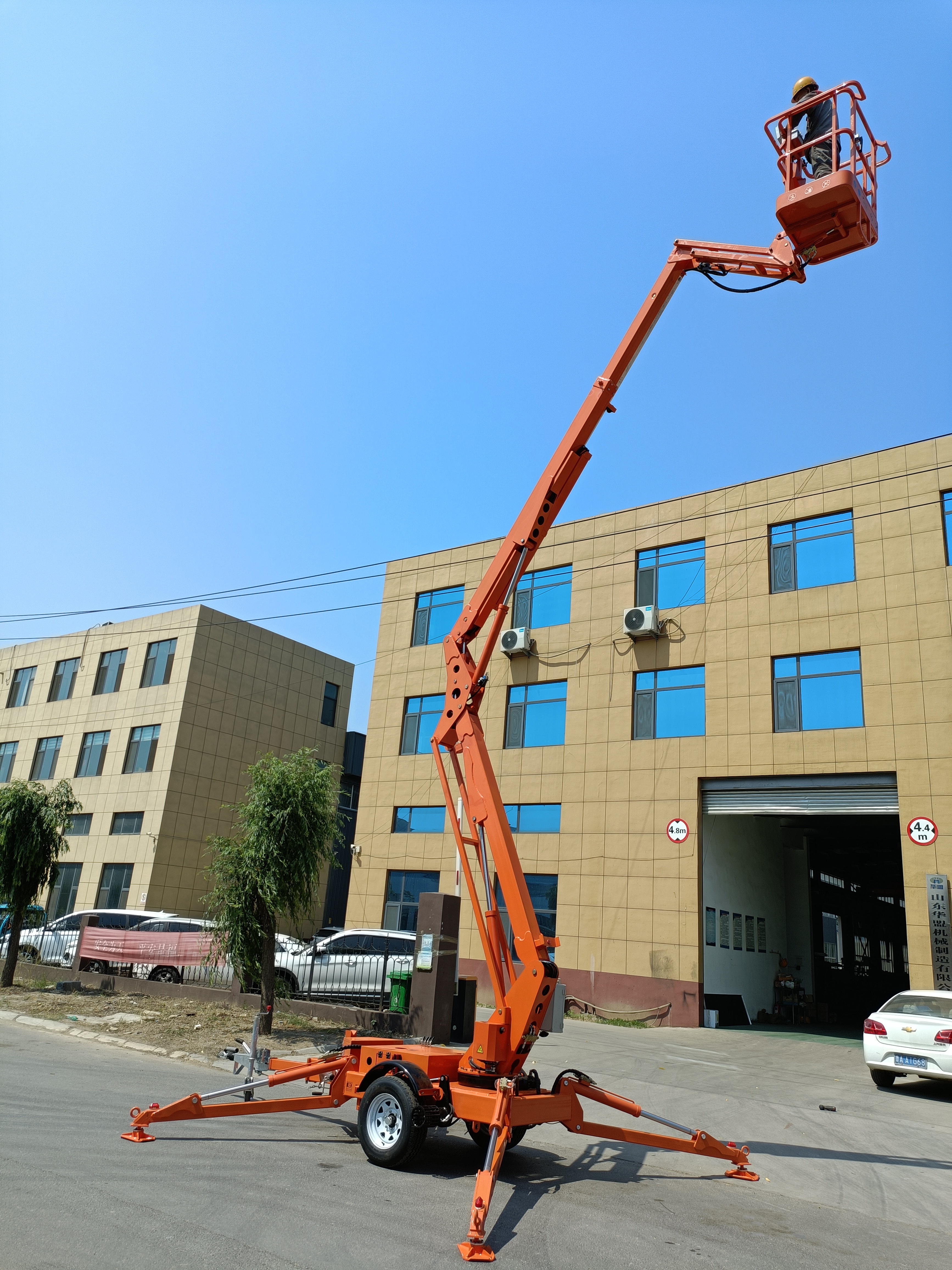 360 degree rotating  folding trailer mounted boom lift hydraulic aerial telescopic work platform