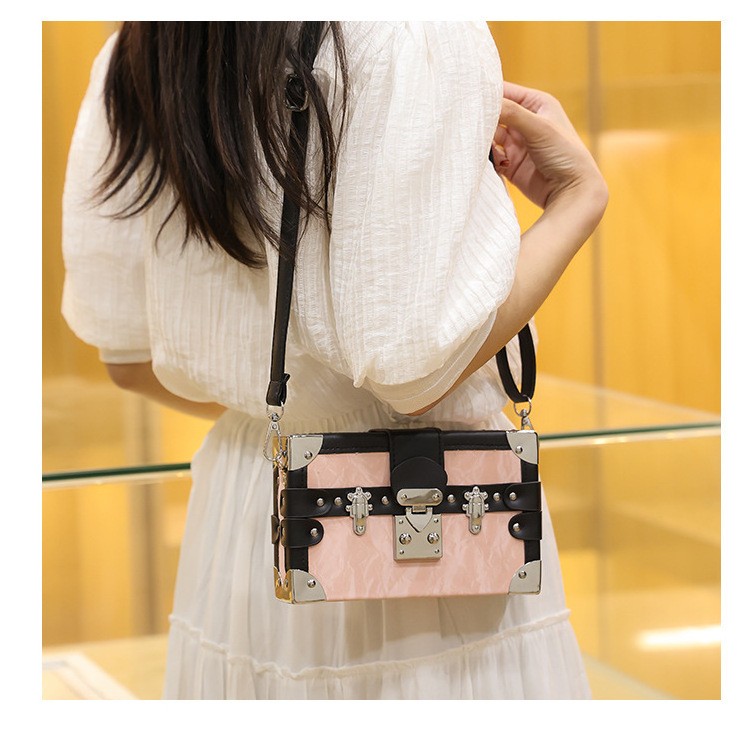 Printing PU Clutch Women's 2024 New Shoulder Bag European and American Fashion Rivet Vintage Crossbody Bag Belt Lock Box Purses