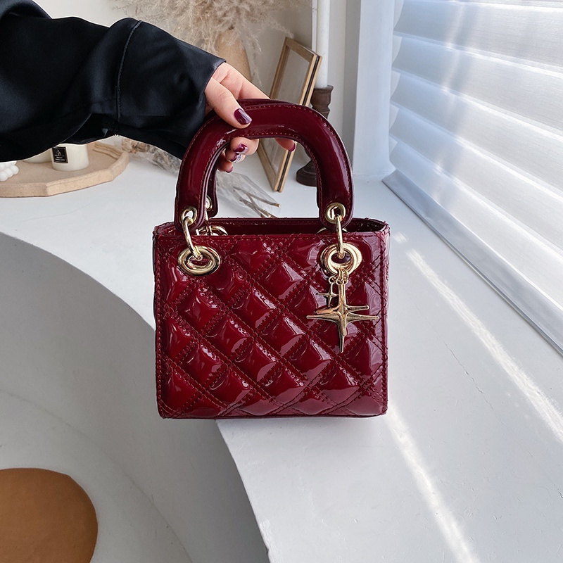 Quilted Patent Leather Cross Thread Handbag Women Designer Messenger Elegant Lady Crossbody Bag Chains Hand Tote Shoulder Bags