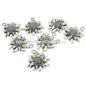 Wholesale German Dirndl Antique Silver Edelweiss Flower Charms Pendants Beads For Jewelry Making Findings Charm for Oktoberfest