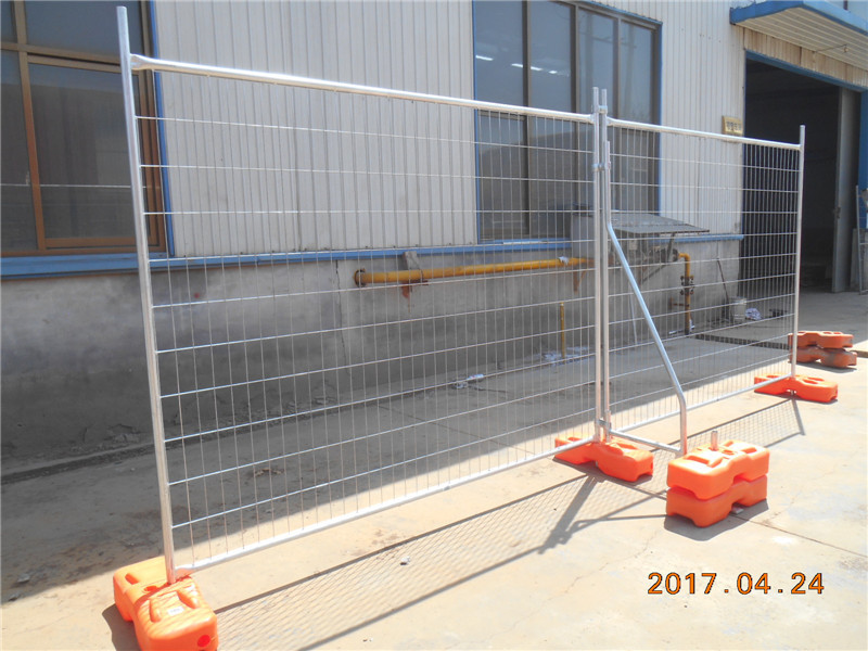 ASO 4687 standard 2.4x2.1m size temporary fence with concrete filled plastic feet and clamps for Australia and New Zealand