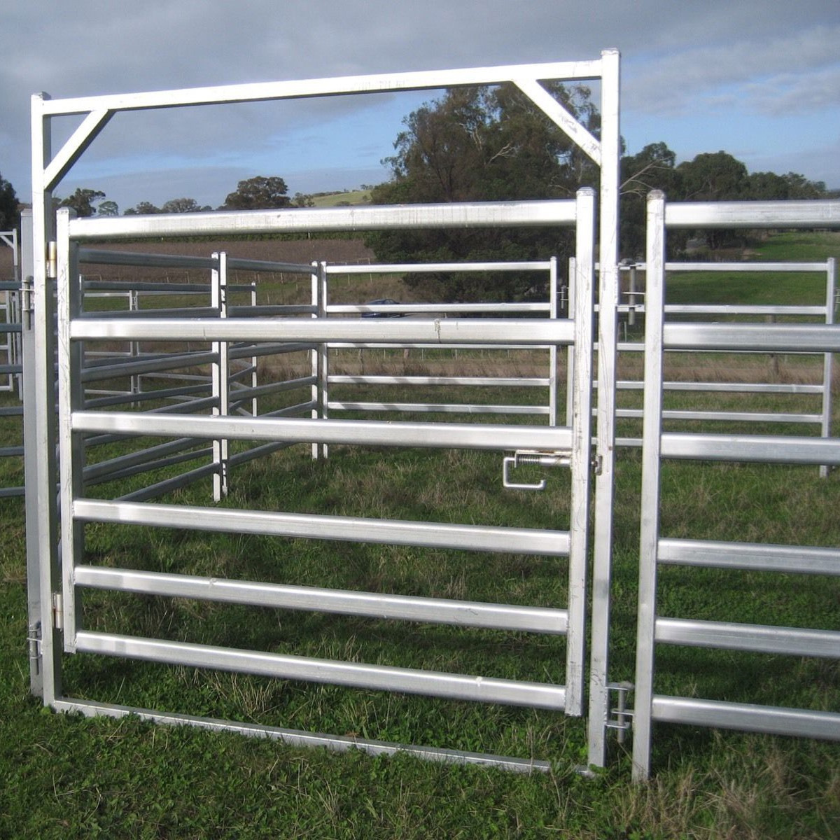 Heavy Duty Farm Livestock Panels Cattle Corral Rail Fence Panels For Sale