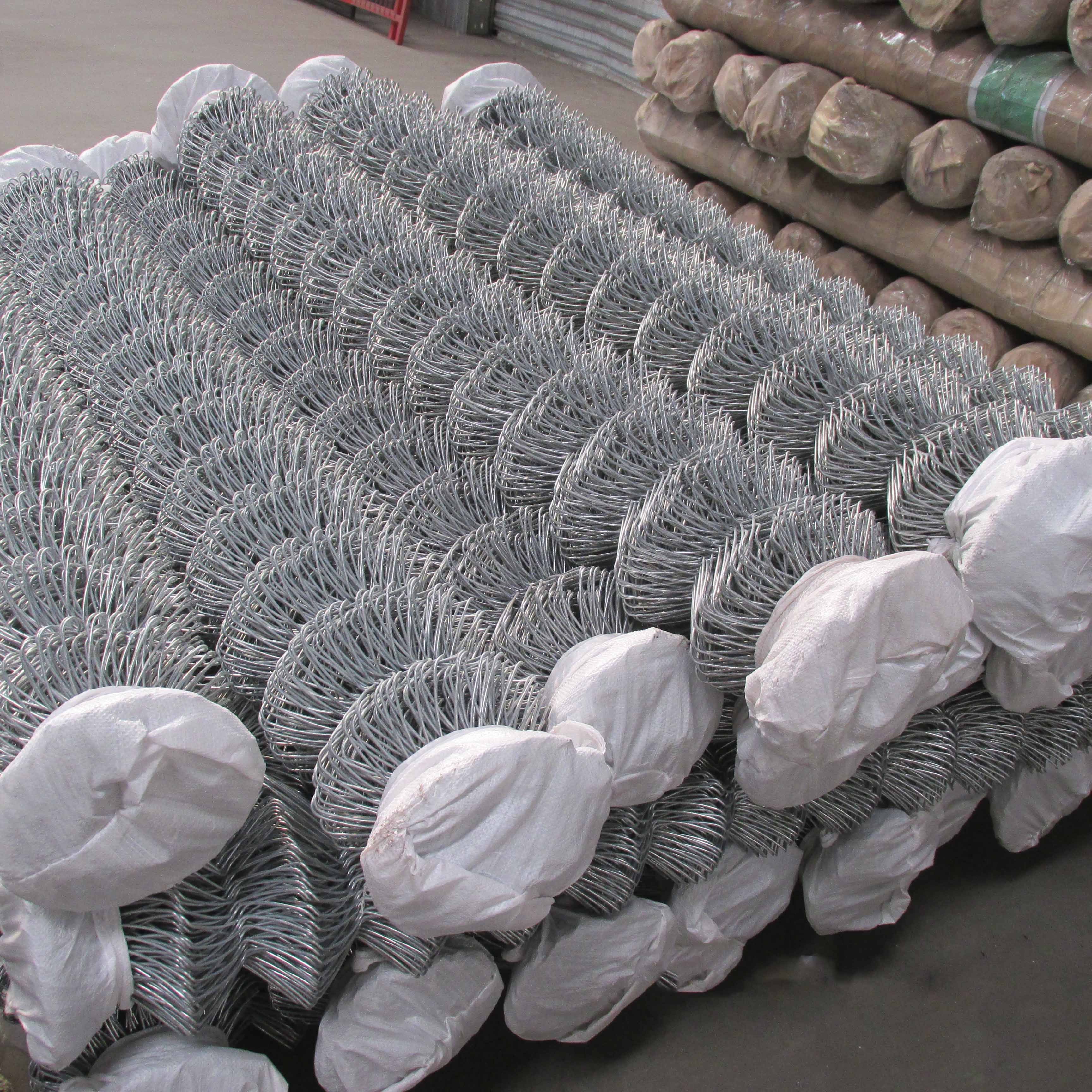 High quality commercial 9 gauge galvanized chain link mesh metal cyclone wire fence