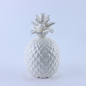 Custom Christmas gifts white home decoration ceramic pineapple decorations for home