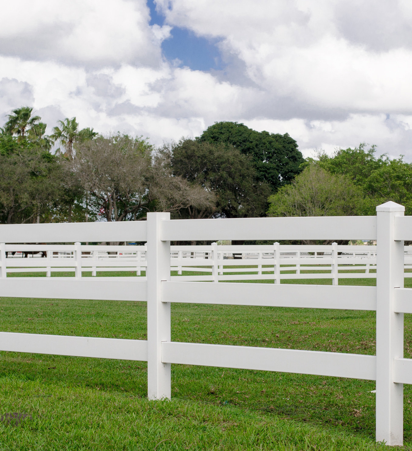 5''x5''fentech black plastic 3 rail  vinyl pvc horse fence