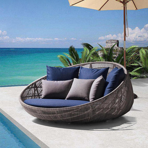 Rattan Sunbed Day Bed Outdoor Furniture Sun Loungers  For Beach Outdoor Patio Swimming Pool