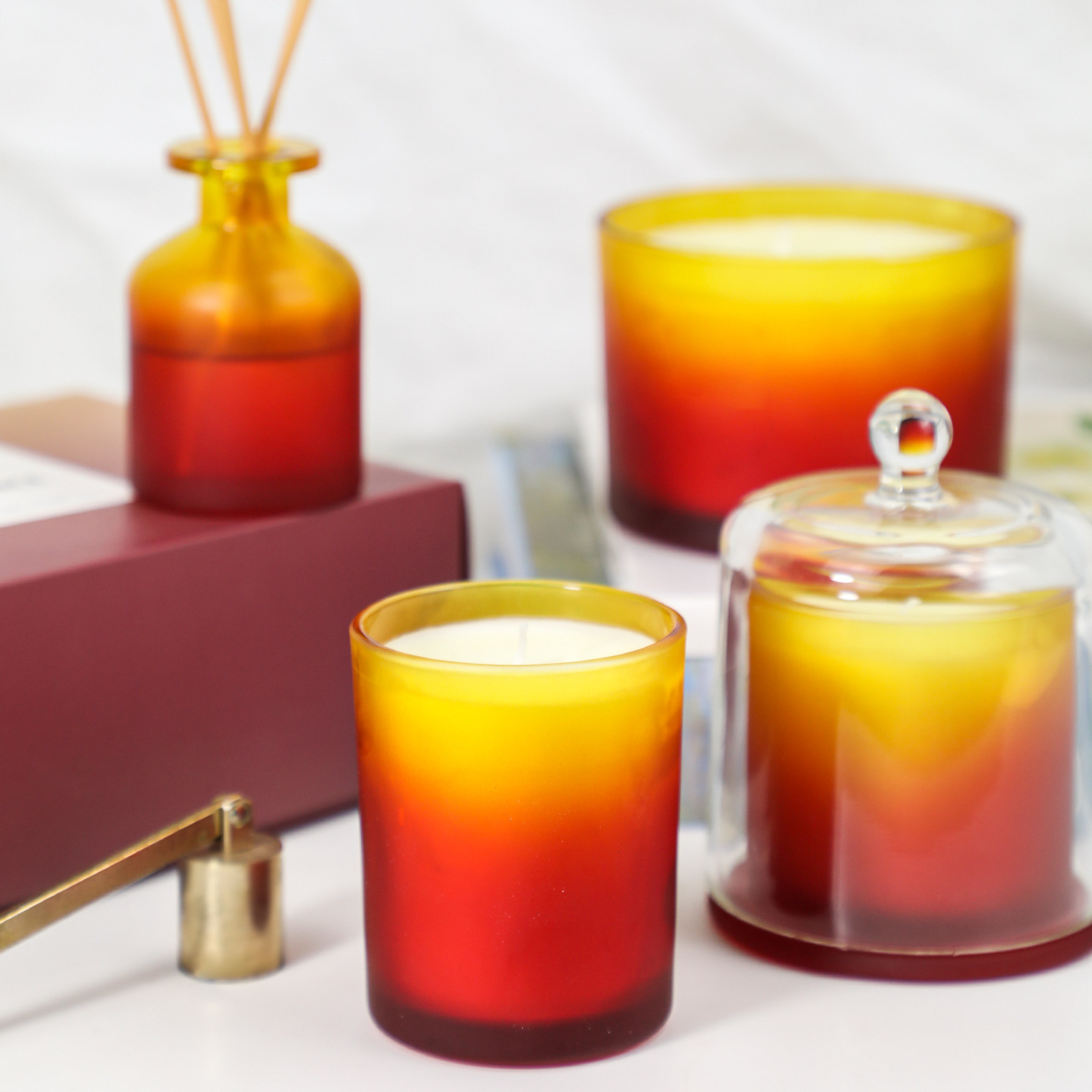 Factory Low MOQ Low Price air fresheners raumduft Luxury Pure Soy paraffin Wax Table Scented Candle With Yankee glass jar