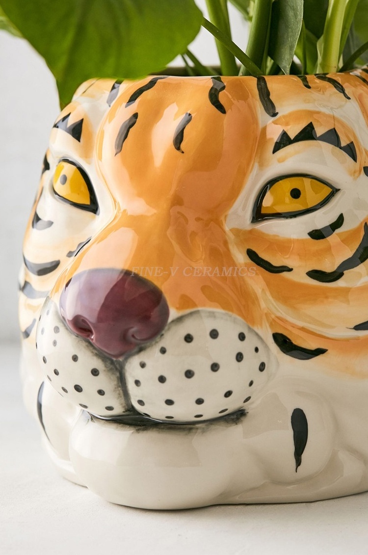 new Factory Custom  tiger head shaped flower pots porcelain planter ceramic animal flower pot