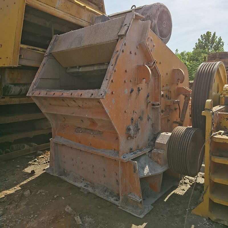 used rock Stone Crushers Mobile impact Crushing equipments With Vibrating Screen On Sale