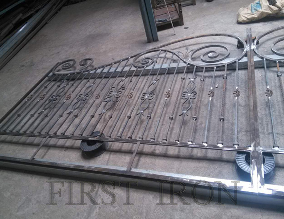 Artistic oversize laser cutting wrought iron gates, forged double swing iron driveway gate