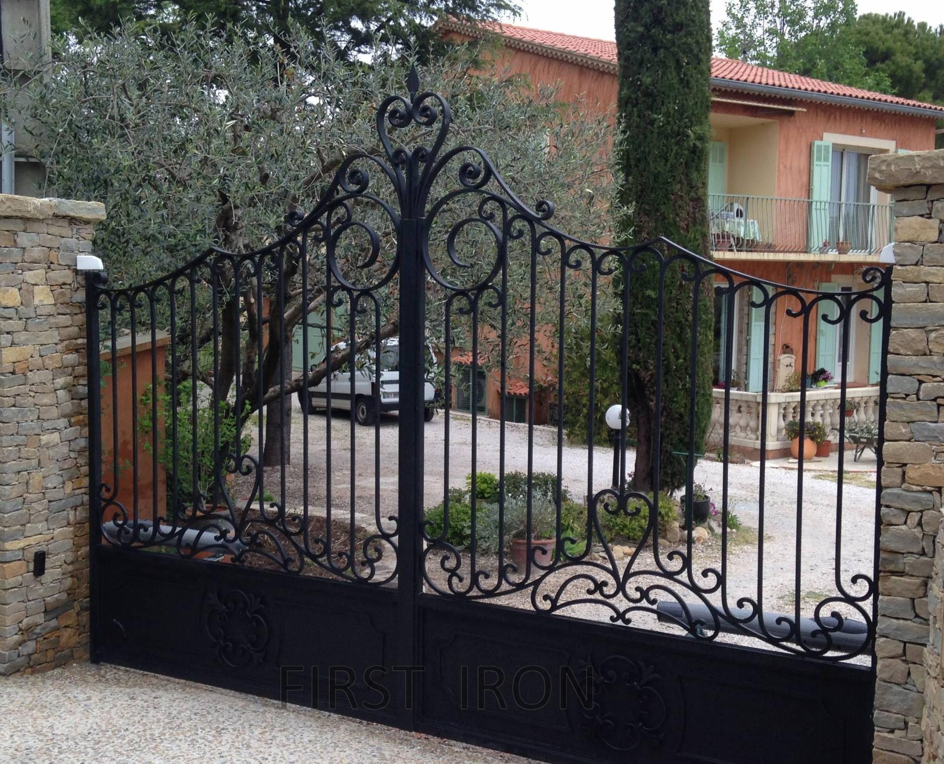 Latest designs home iron main gate front entry wrought iron gate for courtyard