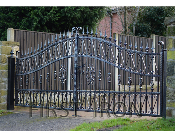 New arrival outdoor white galvanized hand forged iron drive way gate design