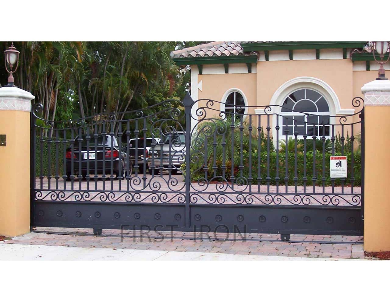 Latest wrought iron side gates decorative wrought iron main gate with wheel