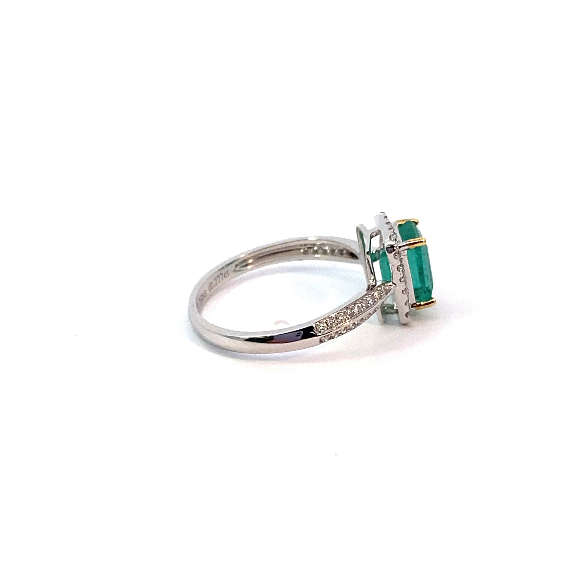 FirstMadam Custom 18K Gold Natural Emerald Paved Side Diamonds Women Girl Ring