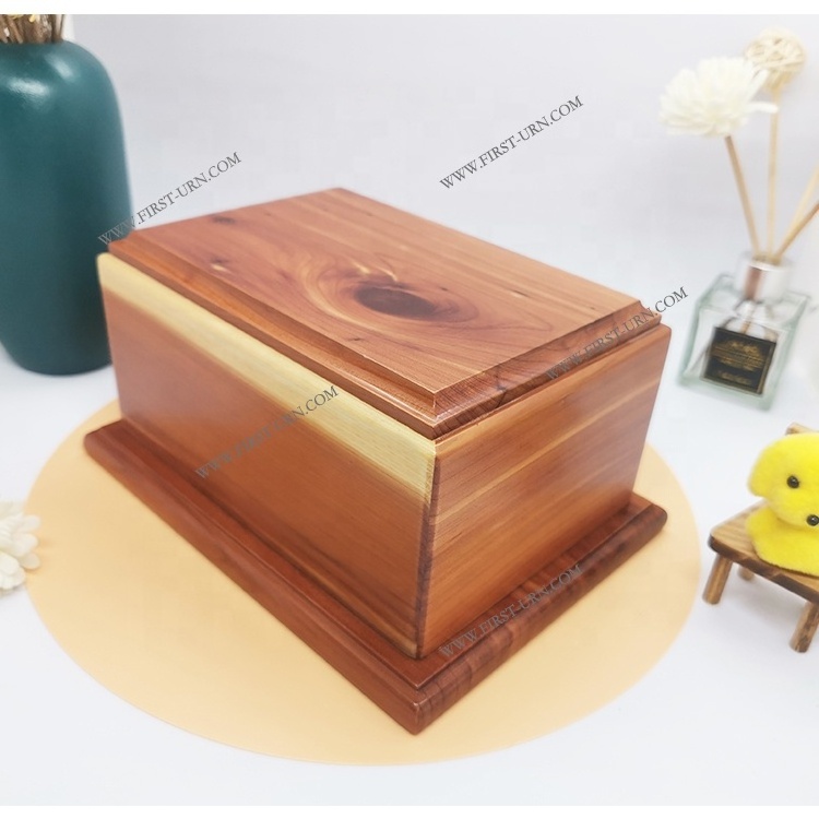 Handicraft Personalized Cedar Wood Urns Wholesale Wood Pet Urns Carved Wooden Pet Urns