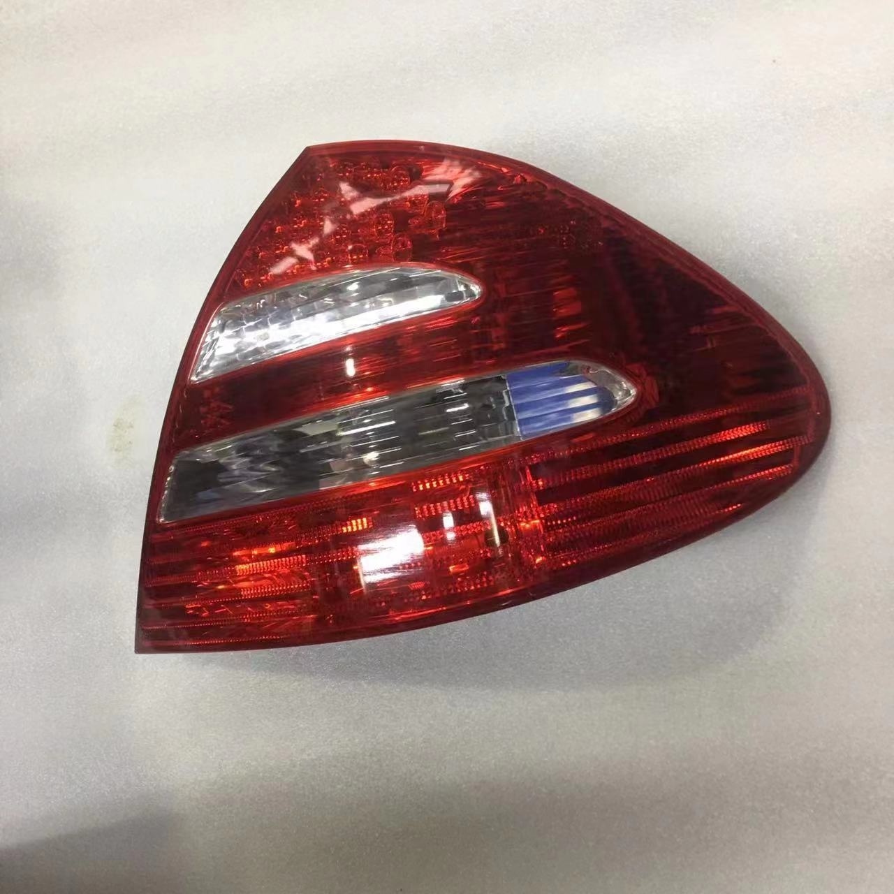 Hot Sales Original  Rear Tail Back Light Lamp With LED  For Mercedes Benz W211 Class  LED  Side Tail Light 2118200664