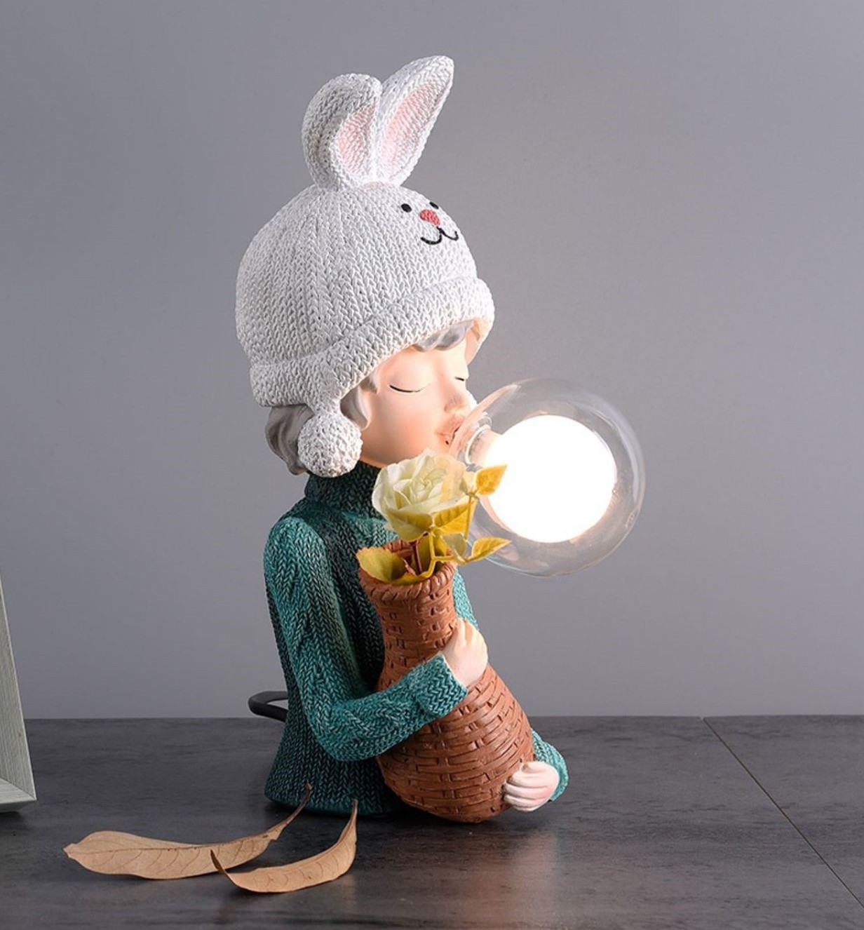 Ideal Gift Dimmable Resin Craft Desk Lamp Carton Blowing Bubble Girl Decorative Table Lamp