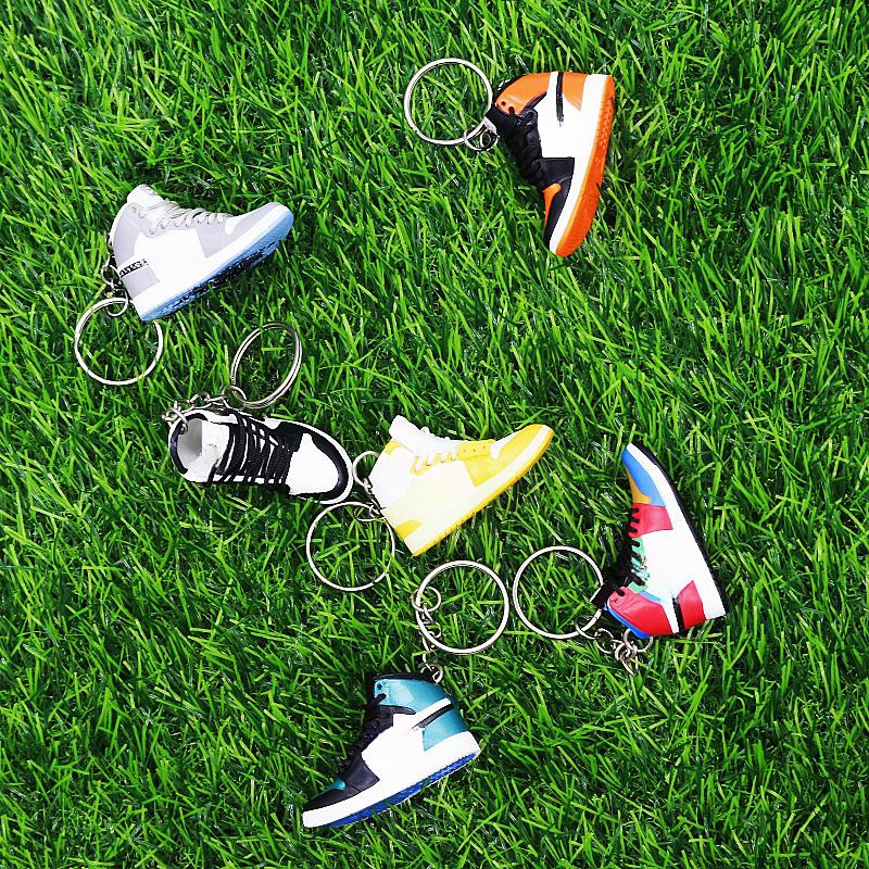 Wsnbwye sneaker keychains wholesale dunk gift Anime DIY llaveros Mini Sports sneaker Rubber mini sneaker key chain