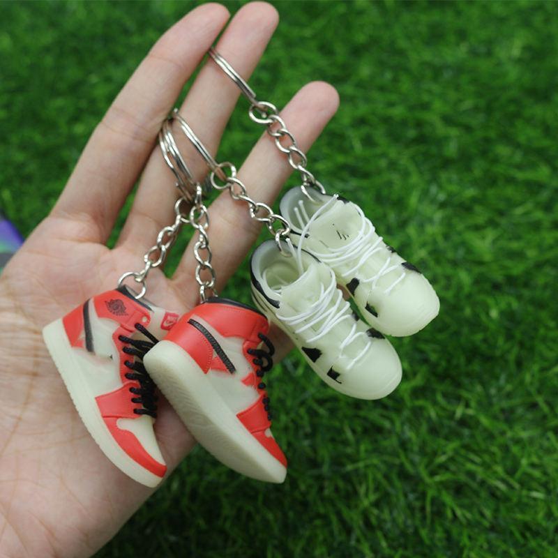 Wsnbwye Wholesale 3d Mini PVC Rubber Sneakers Shoe Key Chain Model With Metal Ring fluorescence Sport Basketball Keychain