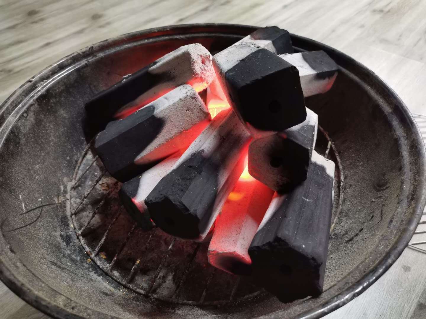 Hongqiang long burning time wholesale China manufacturer hexagonal bbq compressed charcoal Wood Cooking Coal