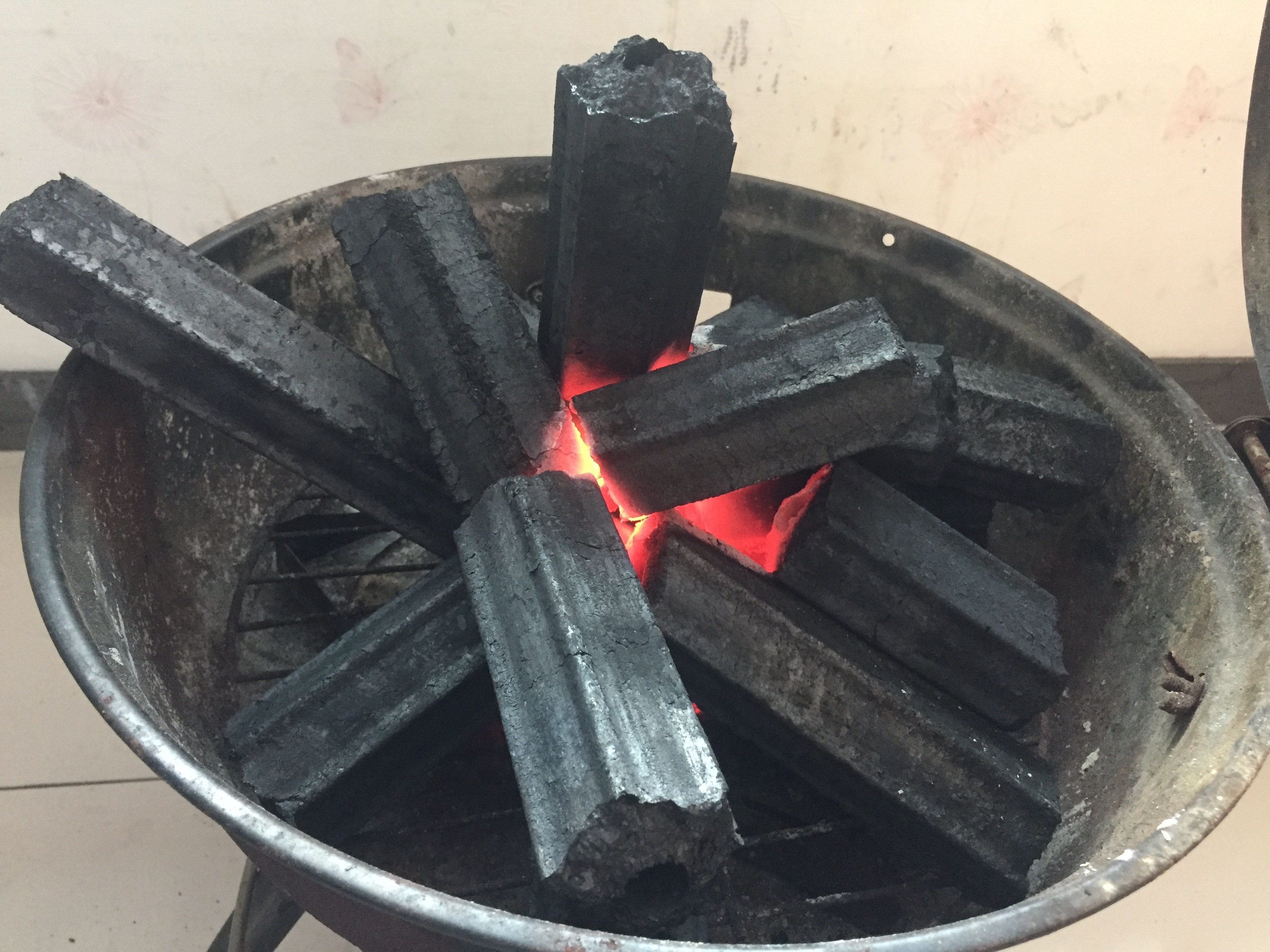 HongQiang Long Burning Hexagonal Food Barbecue Heating Cooking Wood Coal Wood Sawdust Charcoal Bbq Fireplace Heating Coal