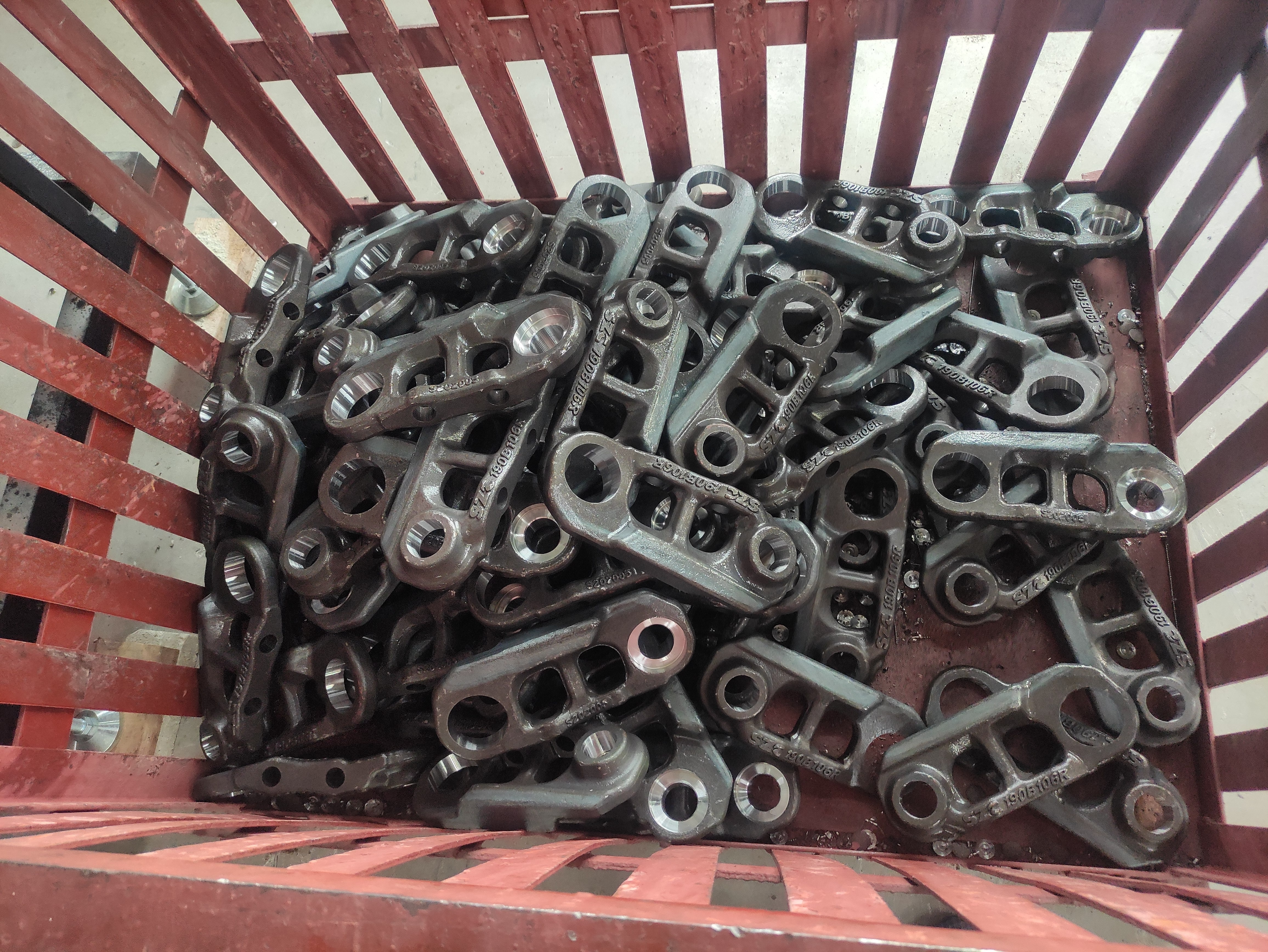 China Professional Manufacturer Excavator Spare Parts EX100 Track Chain Link Piece Excavator Attachments