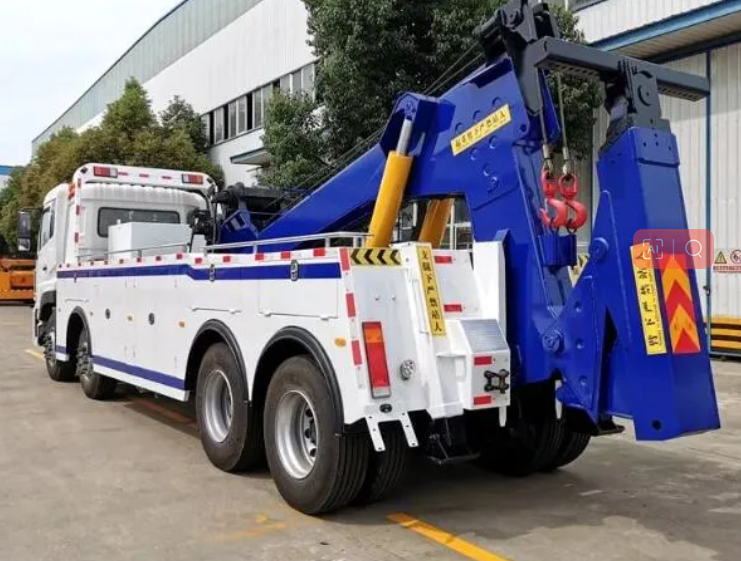 Dongfeng 8X4 Wrecker Towing Truck 4.6 Ton Road Wrecker Lift Car Carrier