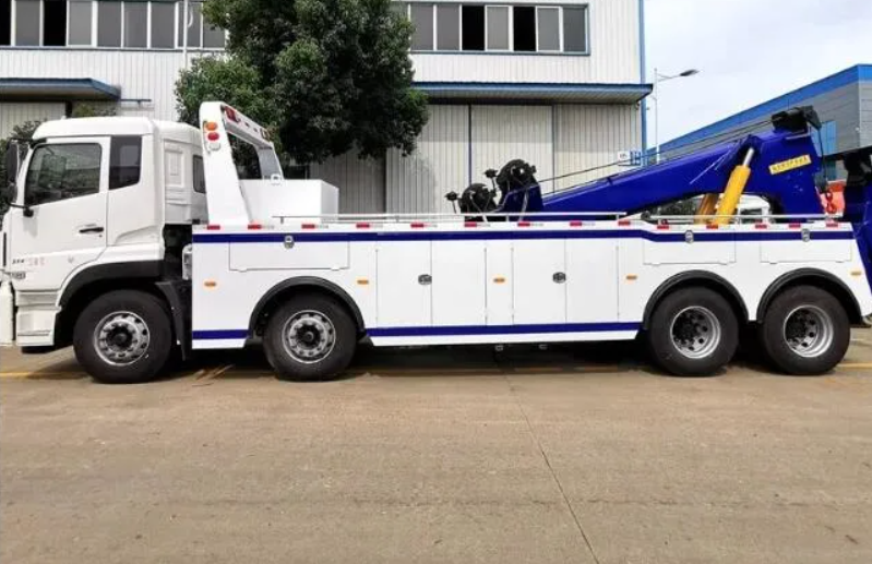 Dongfeng 8X4 Wrecker Towing Truck 4.6 Ton Road Wrecker Lift Car Carrier