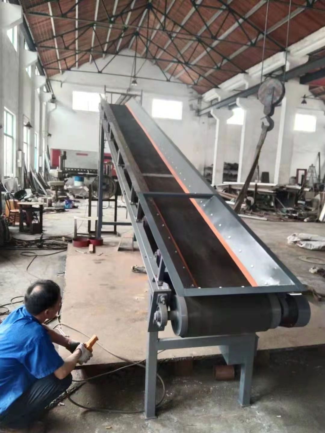 LIANGZO Customized Horizontal Trough Belt Conveyor for Mine and Stone