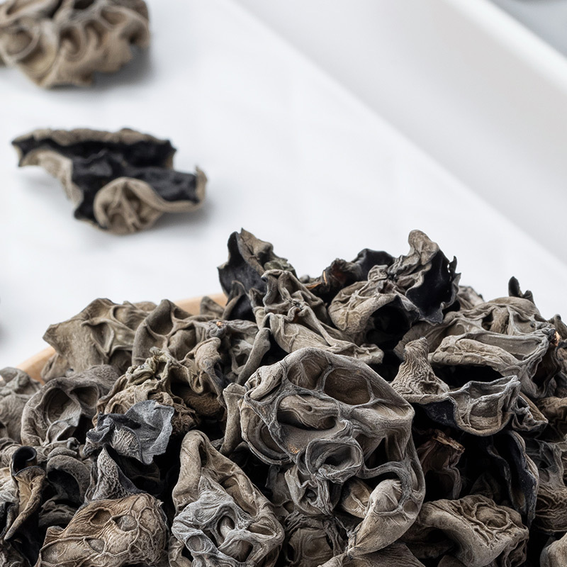 Dried black fungus with high foam is a specialty of China