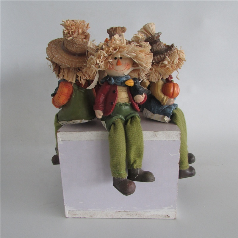 15180 Clown Figure With Crow On Hand Scarecrow Polyresin Figurine With Straw Hair