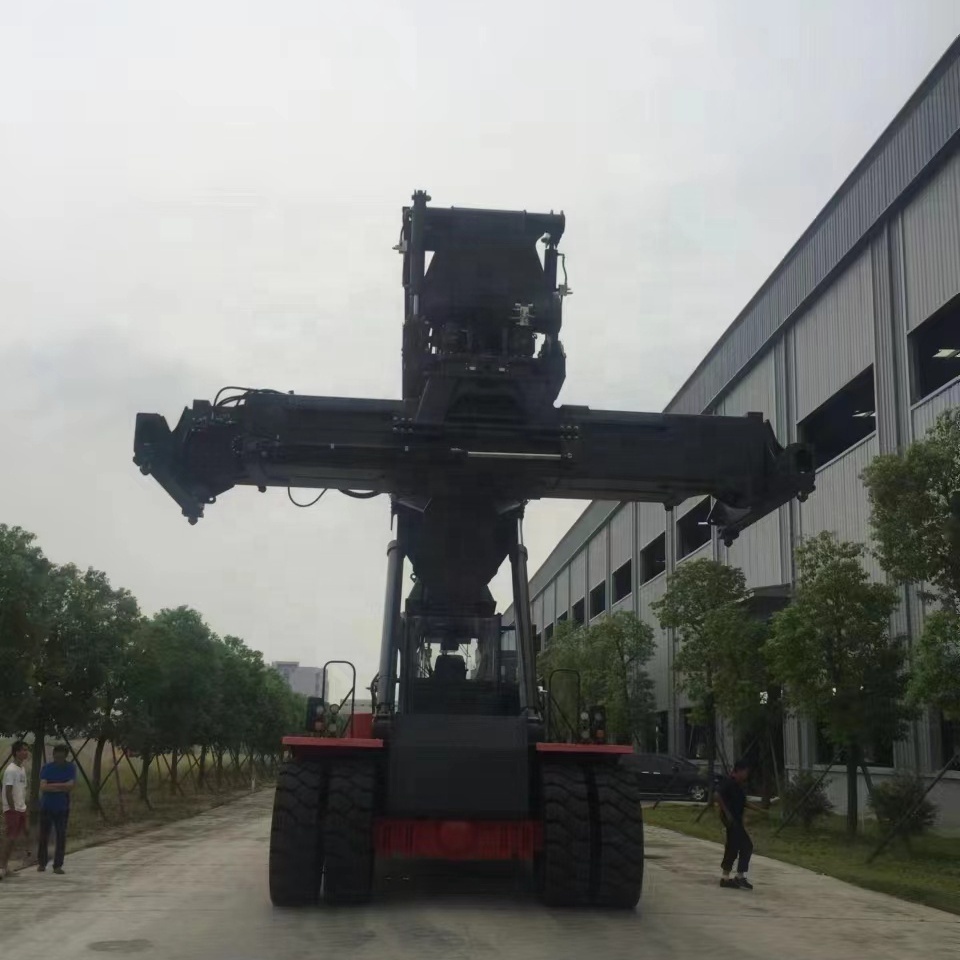 Xinghao Imported Axle Stack 7 Layers 9 Ton 8 Ton Empty Container Handler Forklift For Wharf